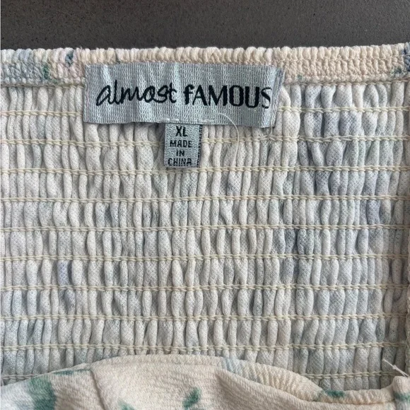 Almost Famous NWT Cream Colored
Blue Floral Short Sleeve Dress size XL - Picture 9 of 10